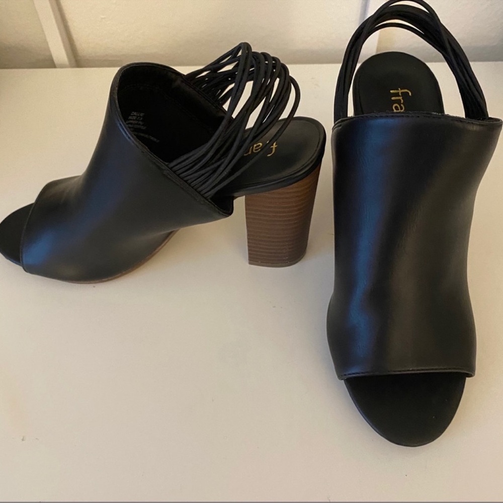 Francesca’s Black Peep Toe Heels in Size 7.5 - Block heel super cool shoes!